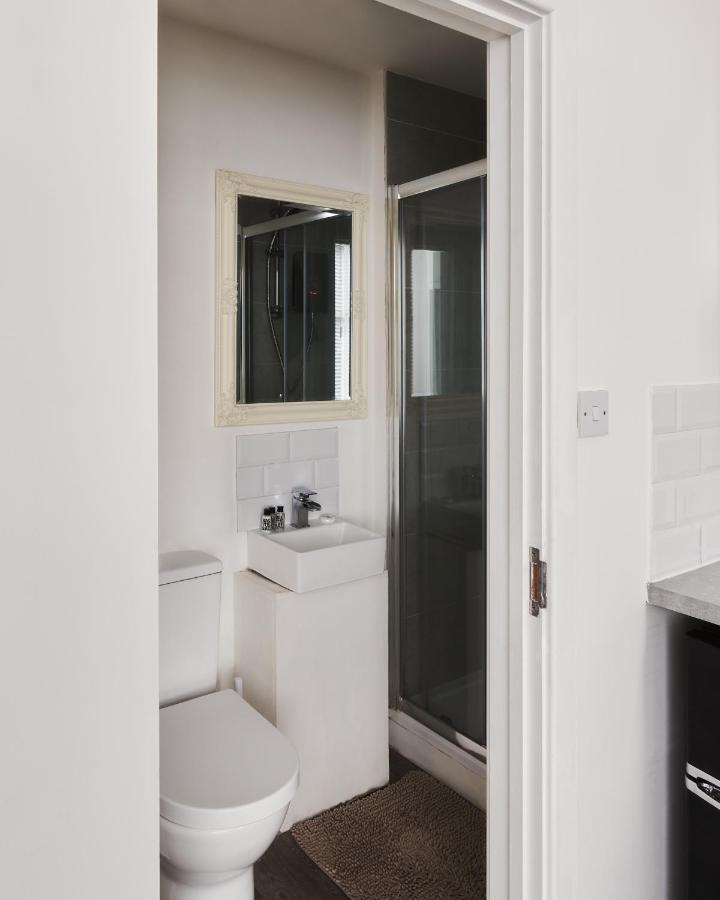 Modern Central Studio And One Bed Flats Close To The Beach Apartment Bournemouth Exterior photo