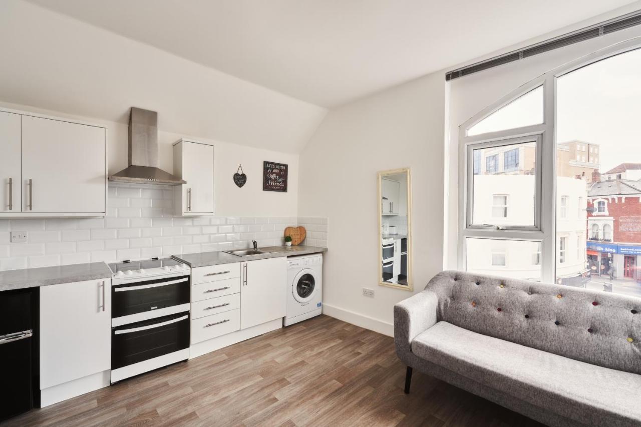 Modern Central Studio And One Bed Flats Close To The Beach Apartment Bournemouth Exterior photo