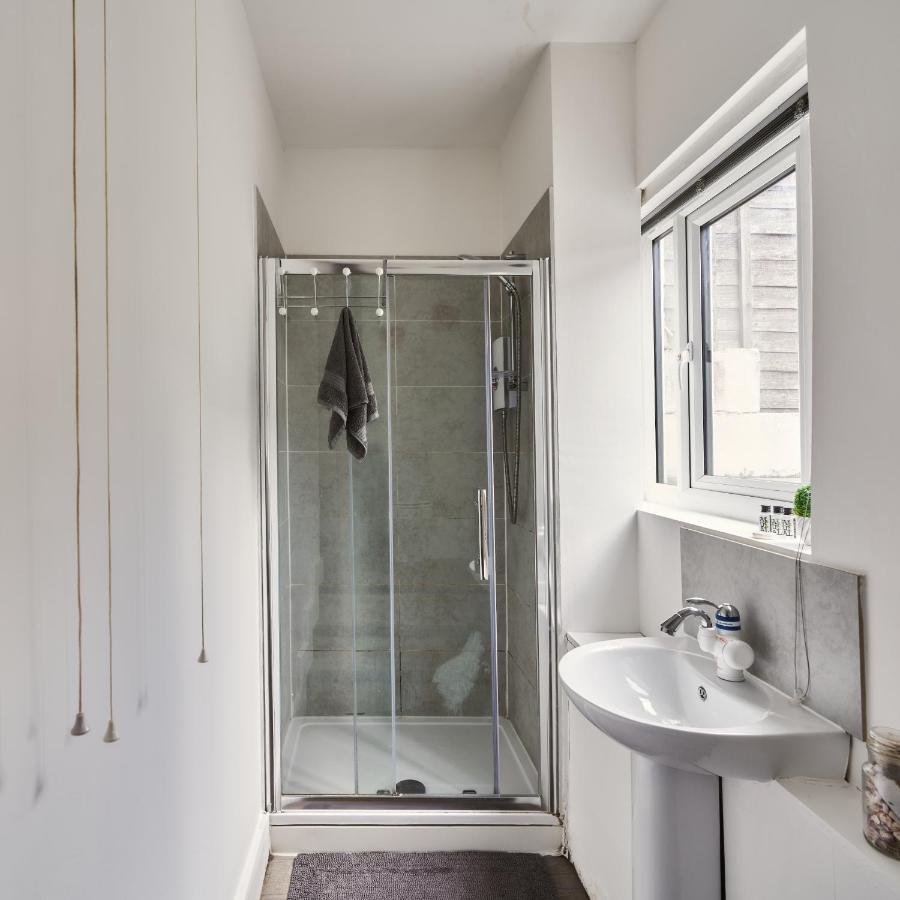 Modern Central Studio And One Bed Flats Close To The Beach Apartment Bournemouth Exterior photo