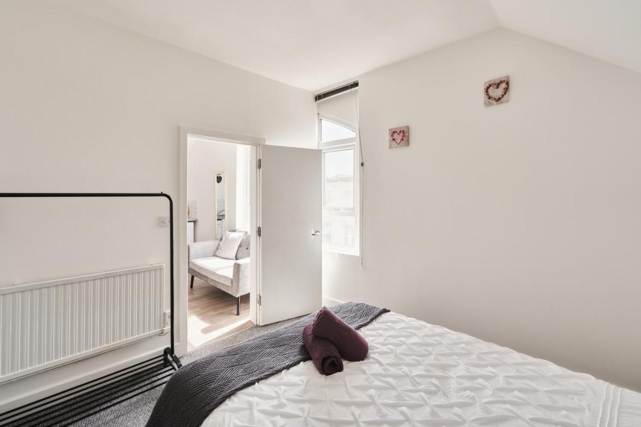 Modern Central Studio And One Bed Flats Close To The Beach Apartment Bournemouth Exterior photo