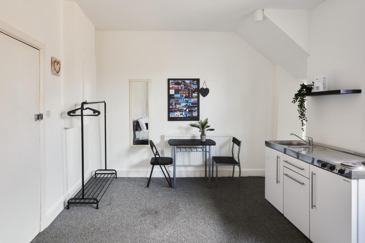 Modern Central Studio And One Bed Flats Close To The Beach Apartment Bournemouth Exterior photo