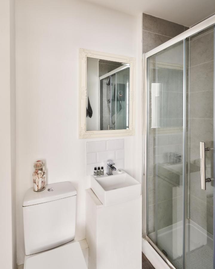 Modern Central Studio And One Bed Flats Close To The Beach Apartment Bournemouth Exterior photo