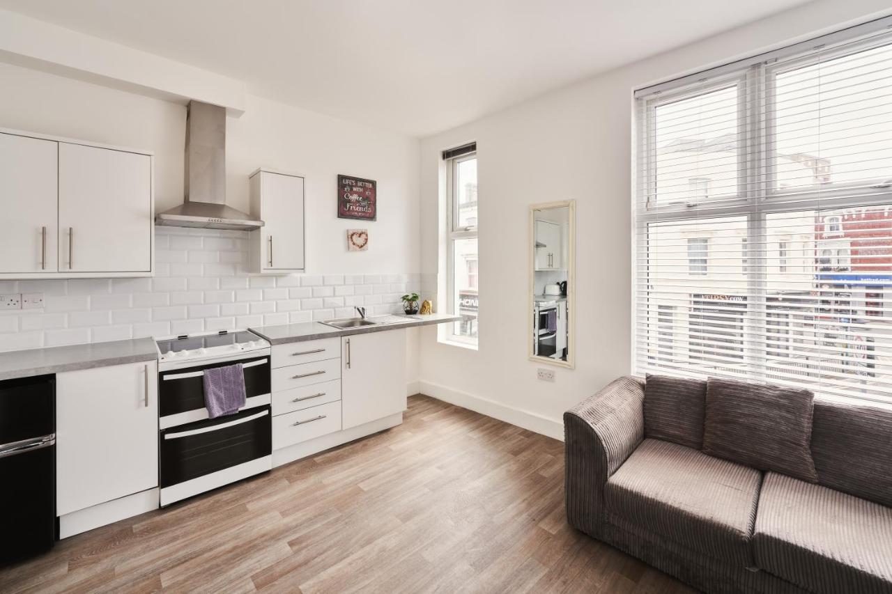 Modern Central Studio And One Bed Flats Close To The Beach Apartment Bournemouth Exterior photo
